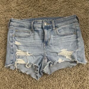 Light washed AE Jean shorts